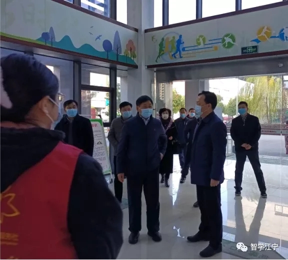 赵洪斌视察淳化老年大学1.webp.jpg