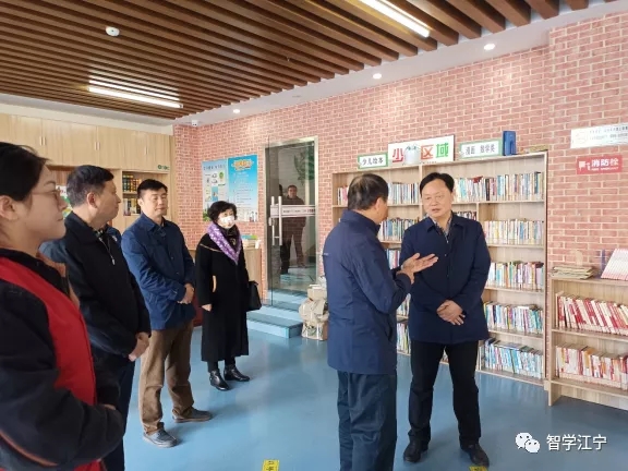 赵洪斌视察淳化老年大学3.webp.jpg